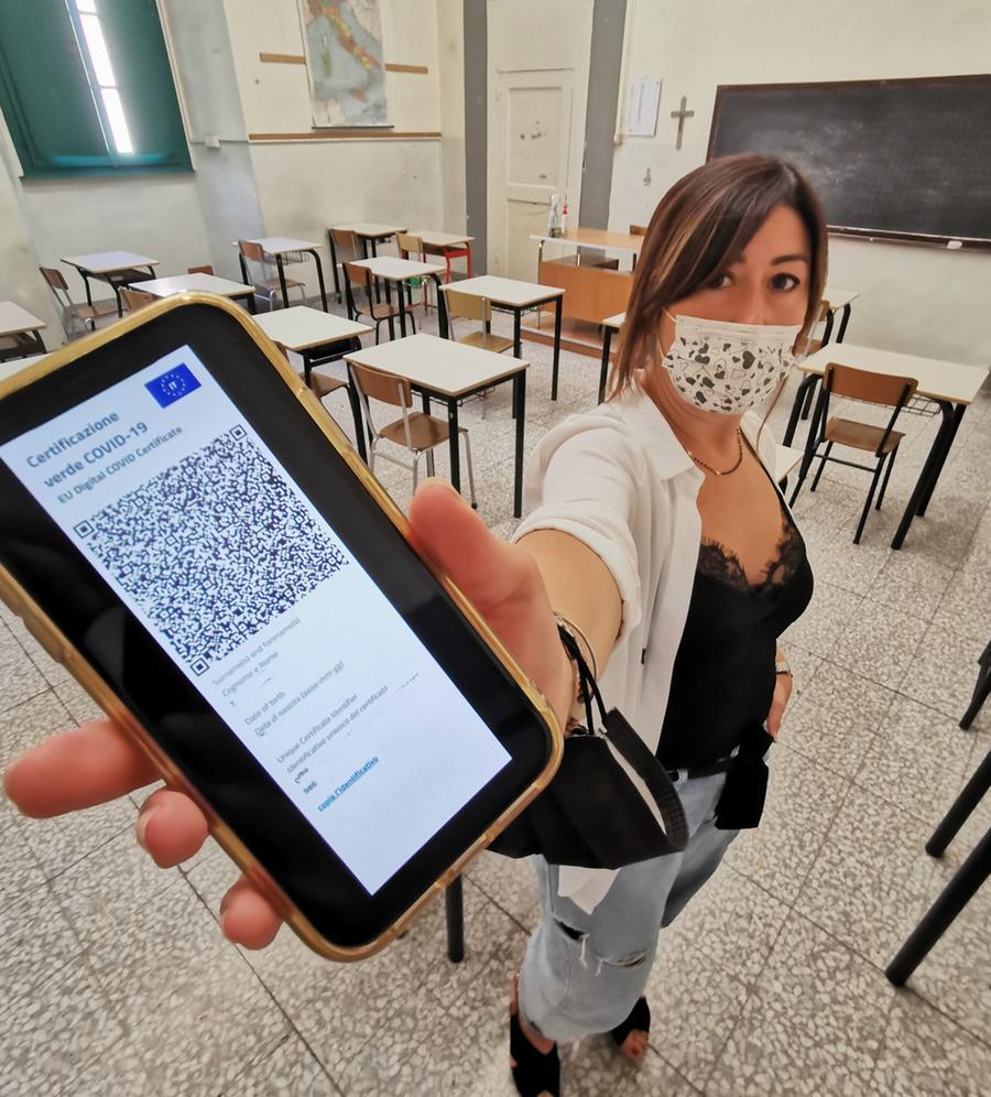 Covid Scuola Macerata Tamponi Scaduti Durante La Lezione Prof