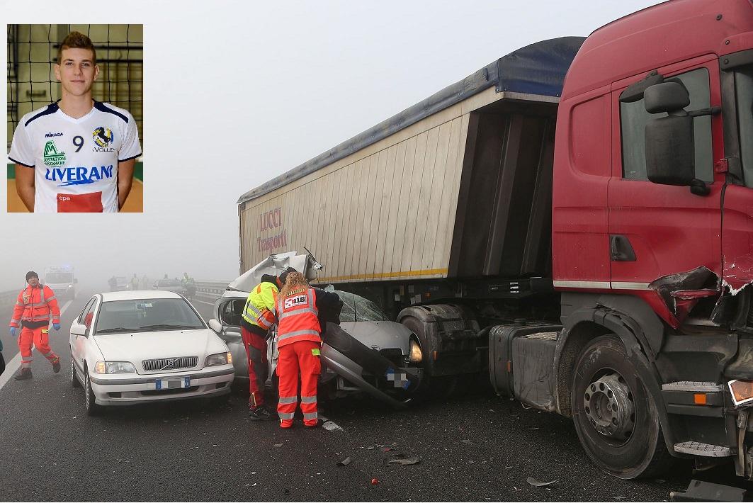 Maxi Incidente In A14 Bis Le Foto Muore Promessa Del Volley