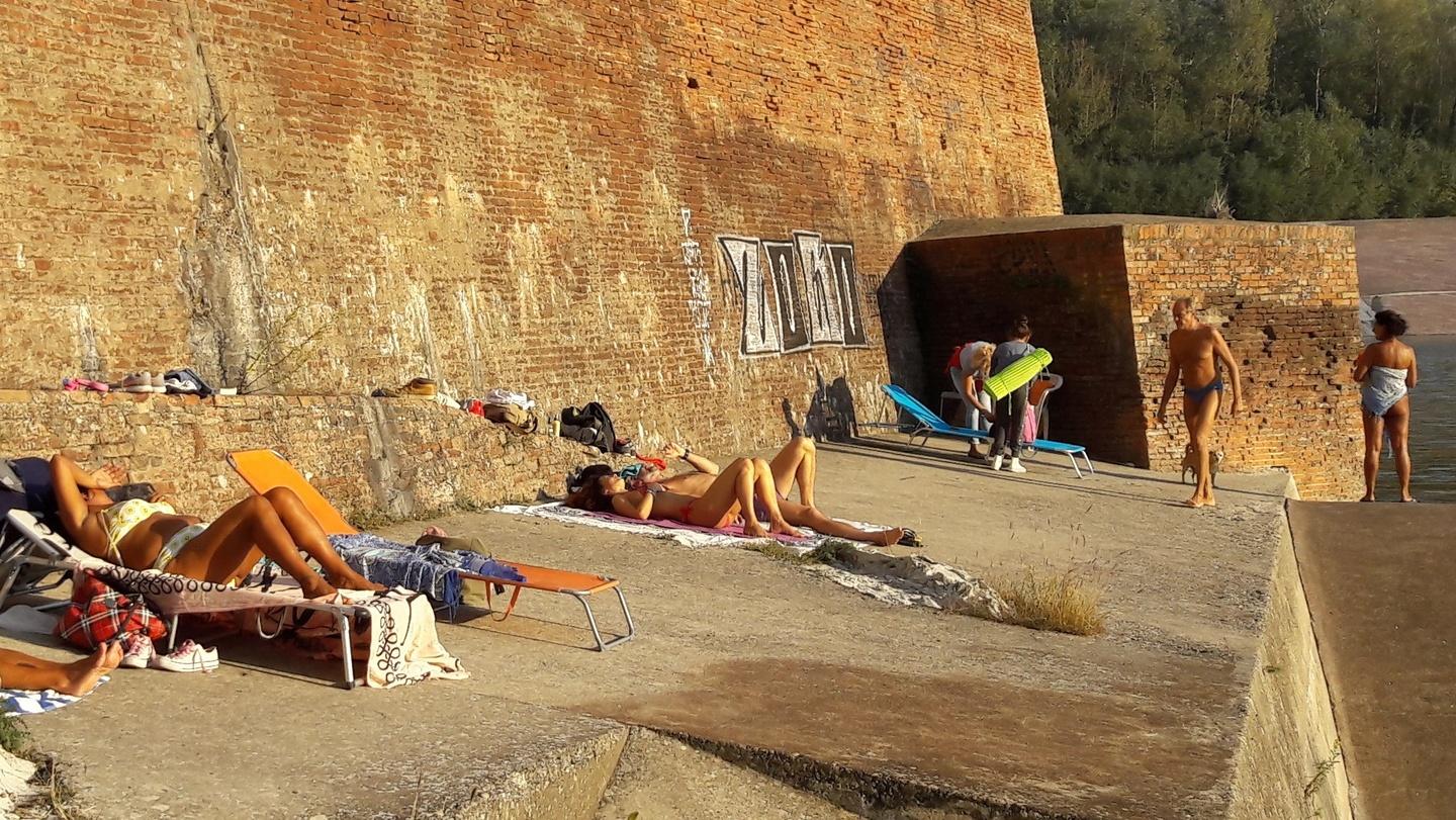 Bologna Autunno Caldo Tintarella Fuori Stagione Sul Reno