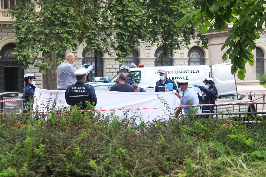 Bologna Uomo Trovato Morto In Piazza Minghetti