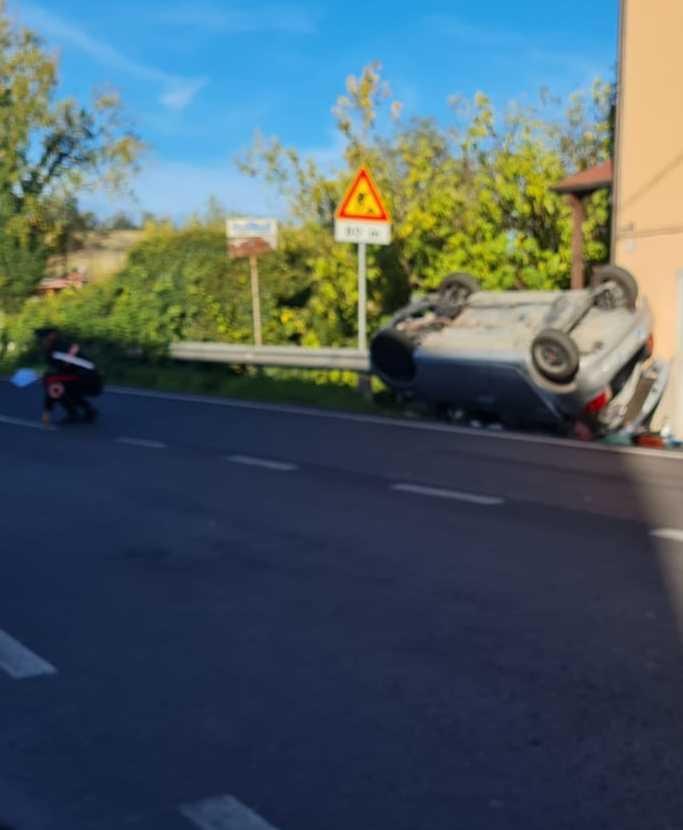 Schianto Tra Auto Una Si Ribalta Paura Per Una Bimba Di Mesi