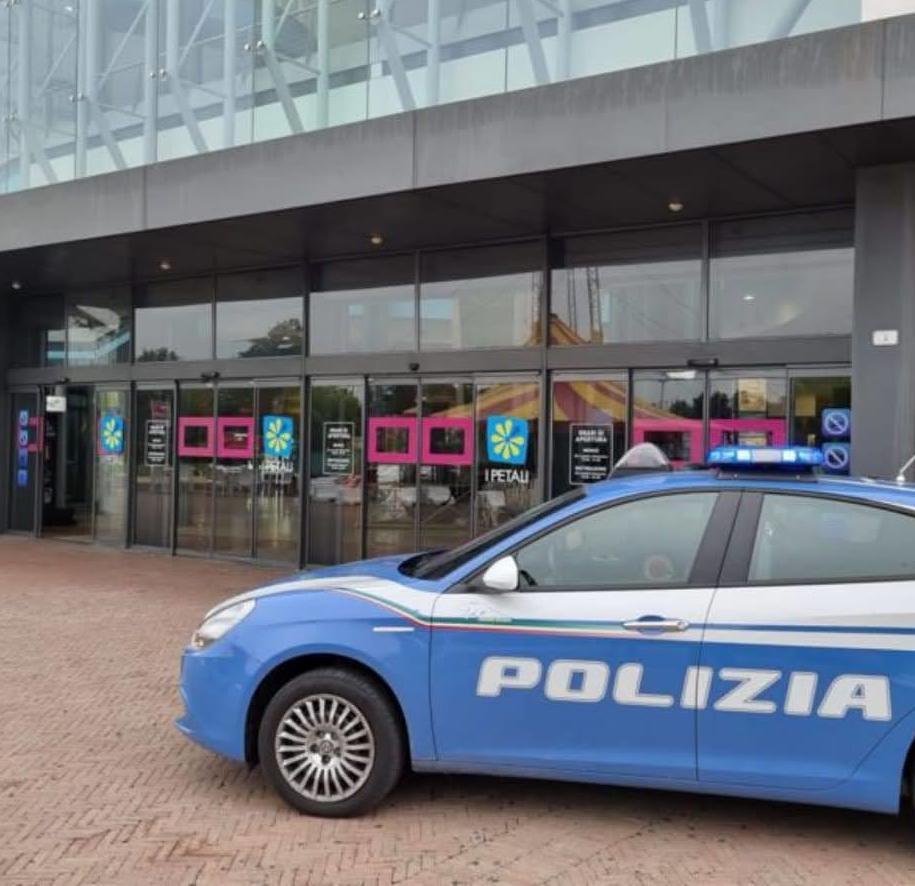 Scoperto Mentre Tenta Il Colpo Al Mediaworld La Polizia Arresta Un