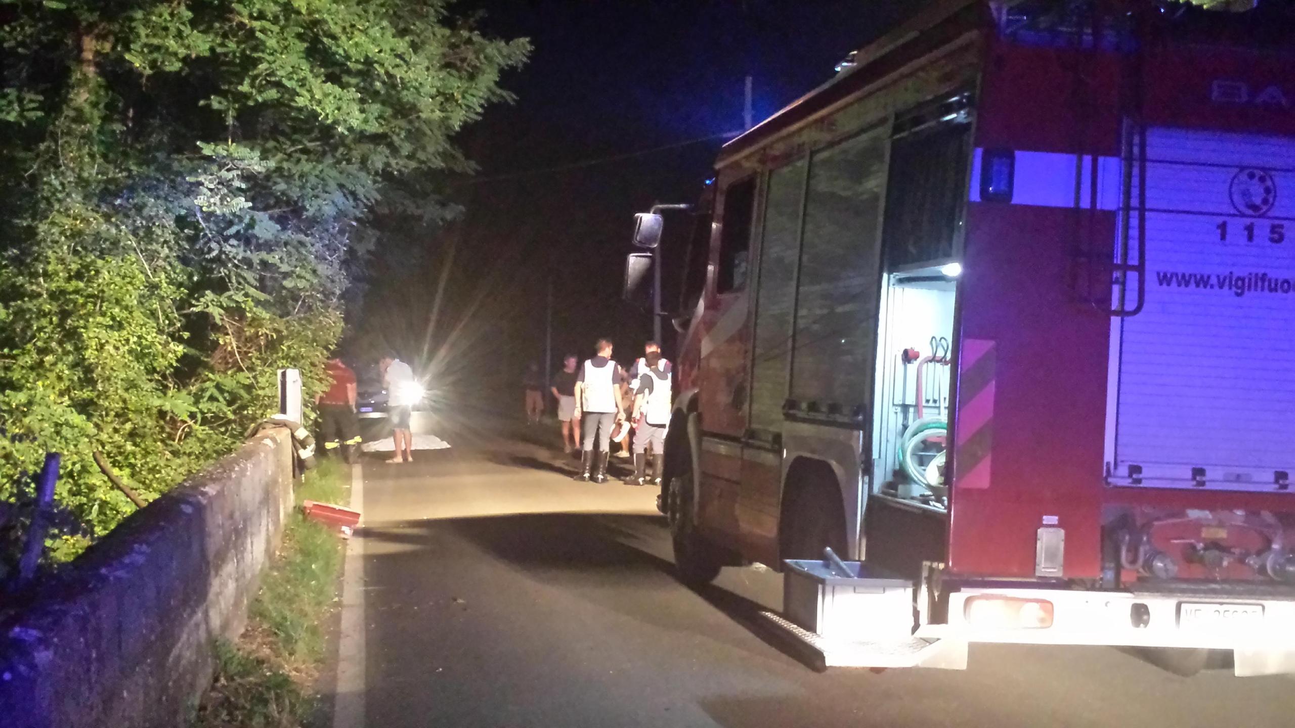 Incidente Nella Notte Muore Contro Un Albero A Due Passi Da Casa