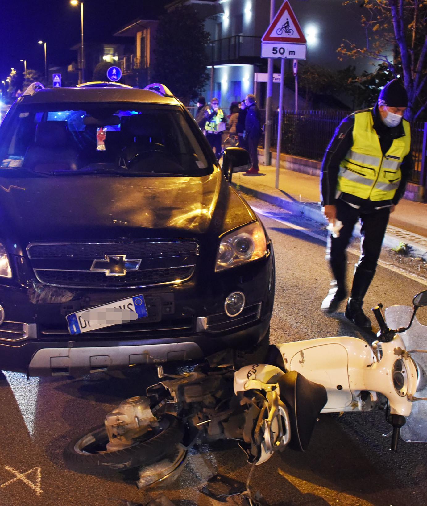 Si Schianta Contro Unauto Grave Scooterista