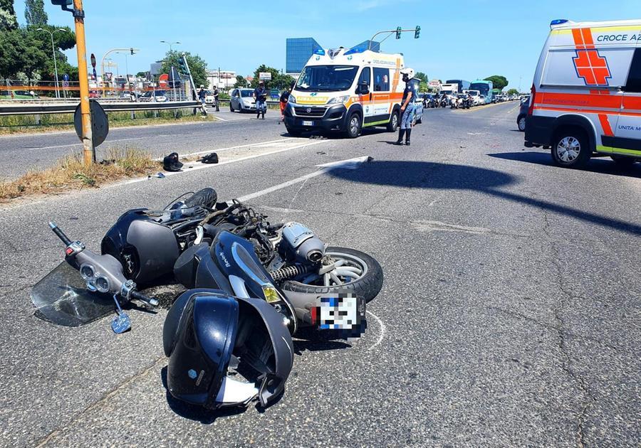 Scontro Tra Auto E Scooter Traffico In Tilt Sulla Statale 16