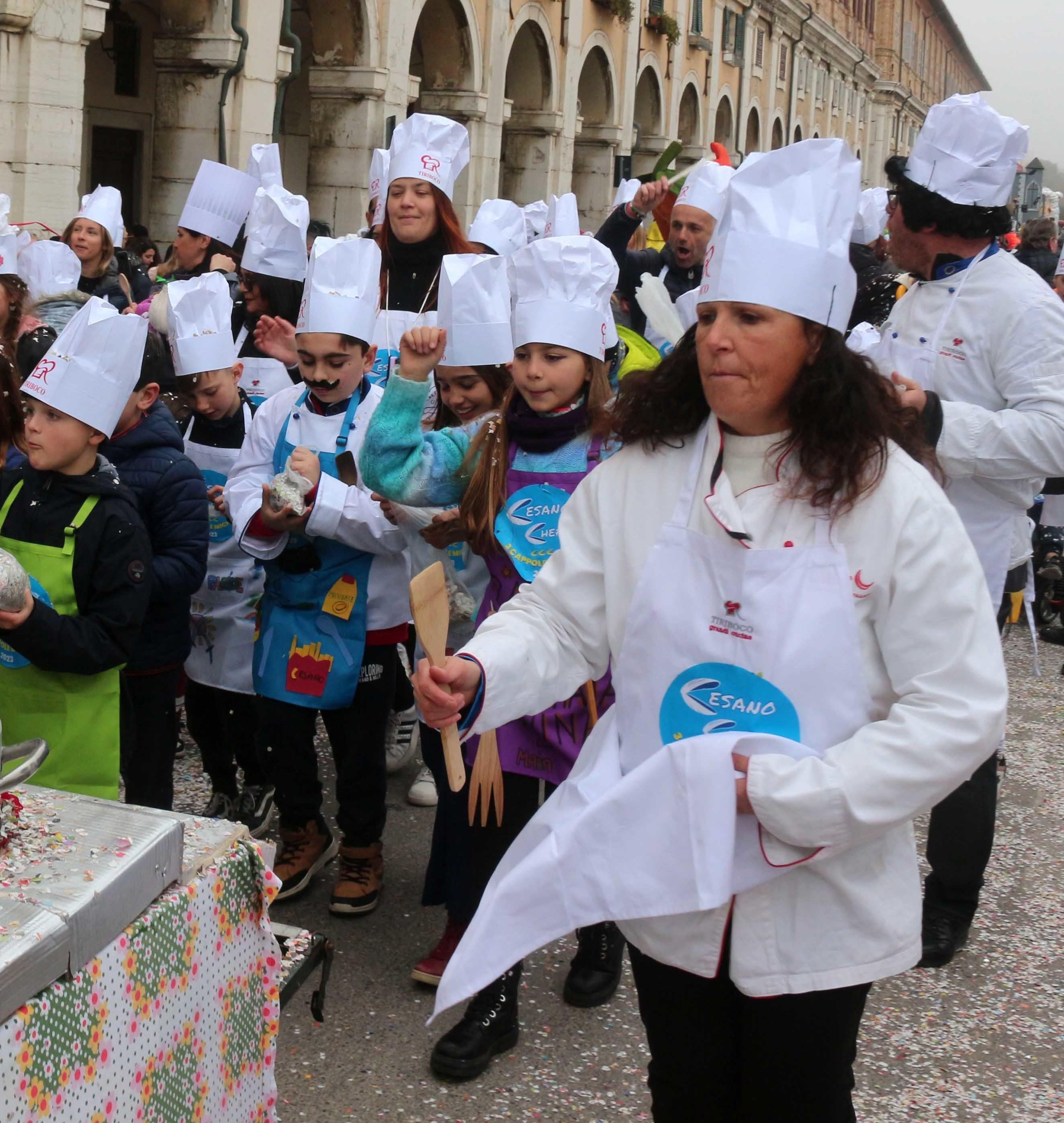 Carnevale E Voglia Di Far Festa Carri E Maschere Sfilano In Centro