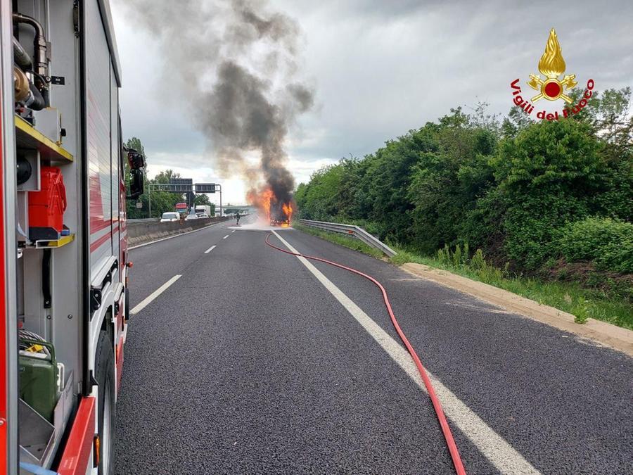 A13 Oggi Tir In Fiamme Sul Raccordo A Comacchio Carreggiata Chiusa