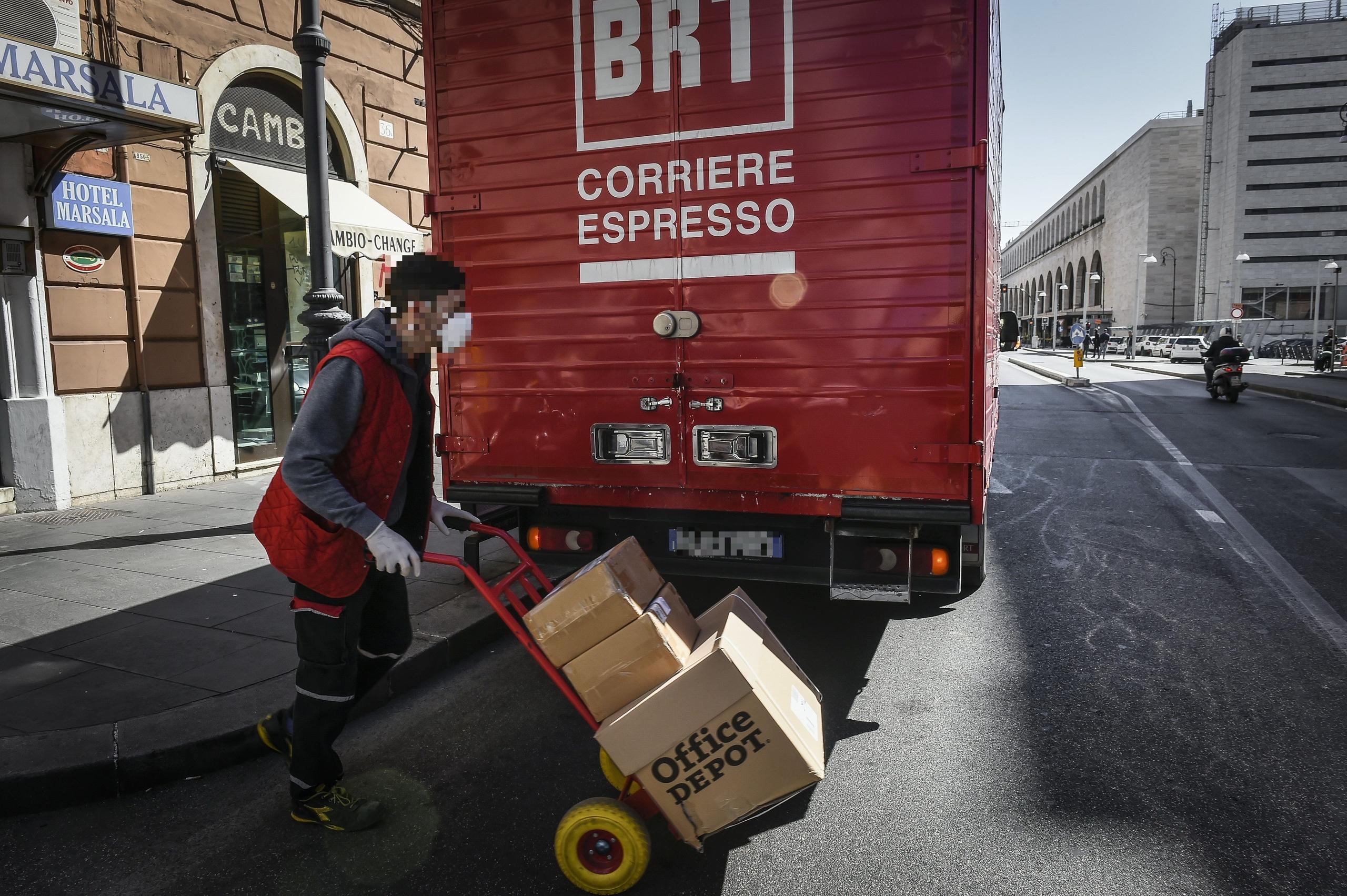 Coronavirus Bologna Nuovo Focolaio Alla Bartolini Quaranta Contagiati