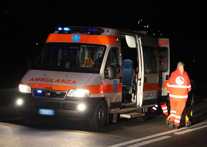 Incidente Bologna Schianto Tra Due Auto Poi In Quattro Fuggono A Piedi