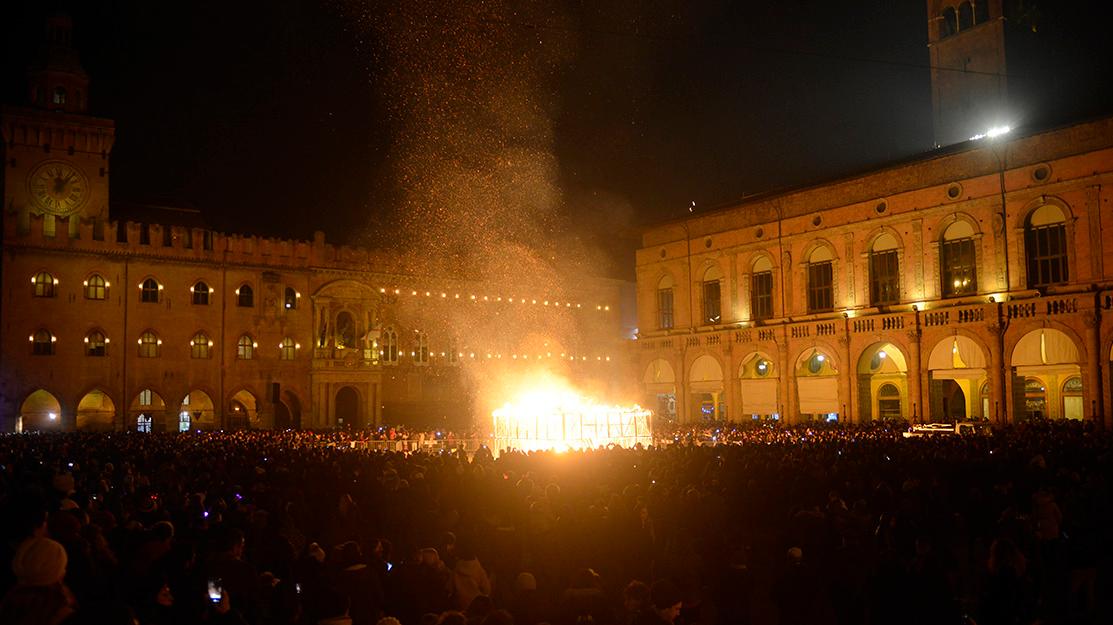 Capodanno 2018 a Bologna più di 15mila persone in piazza Maggiore