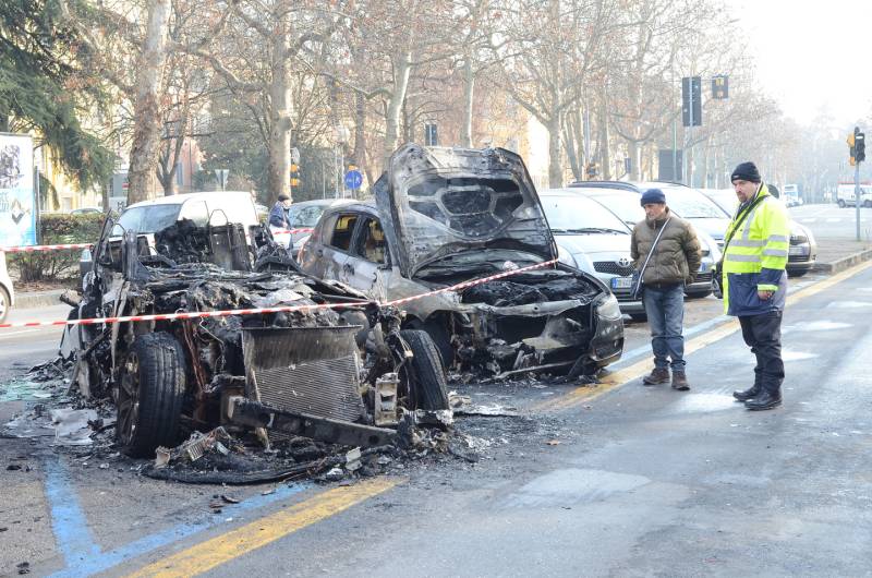 A fuoco le auto del calciatore Biondini e di Francesco Sole Image