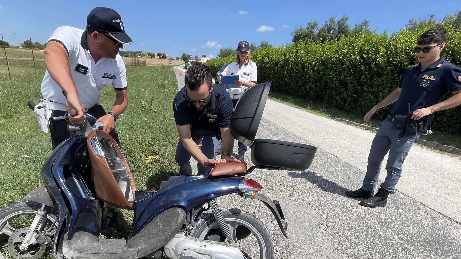 Auto contro scooter,  17enne portata  a Torrette in ambulanza