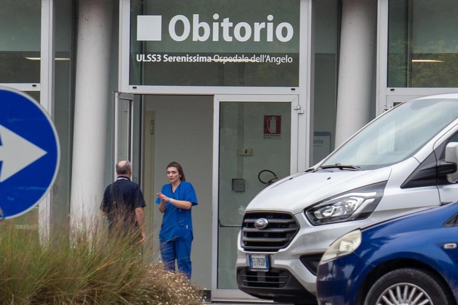 Le 21 vittime sono state portate all'obitorio dell'ospedale di Mestre