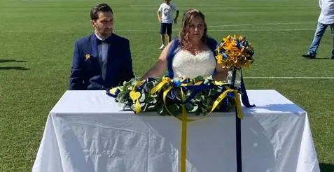 Elena e Cristian, matrimonio allo stadio Braglia di Modena