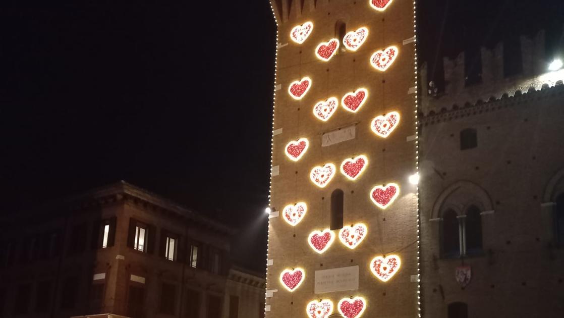 Per San Valentino un cuore gigante in centro a Ferrara