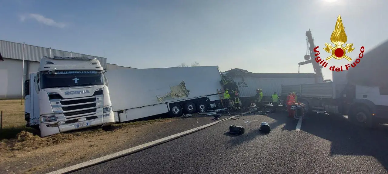 Incidente E Incendio A13 A Bologna, Grave Un Camionista. Code Fino A 12 ...