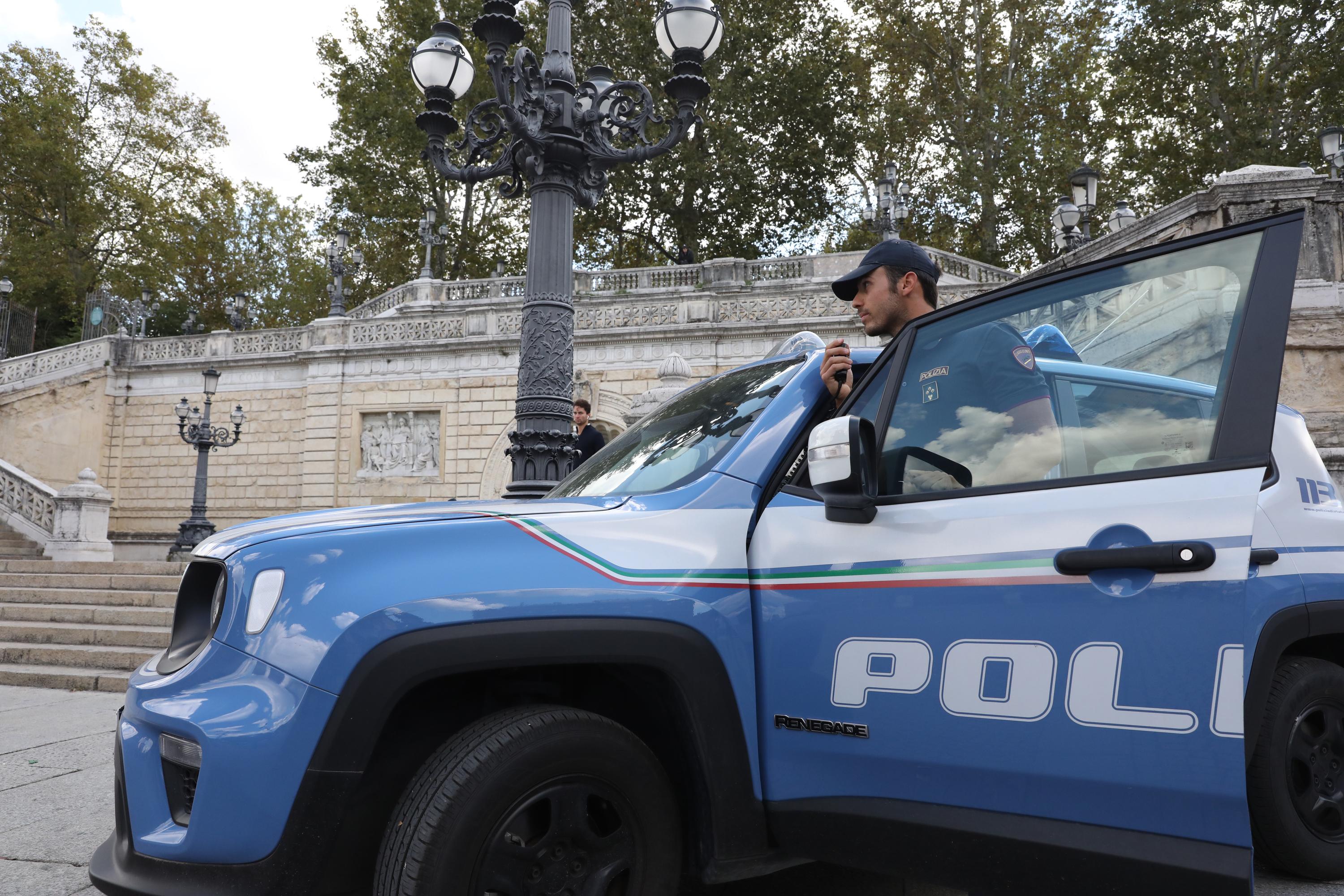 Droga Bologna, Pusher Tenta Di Sfuggire Alla Polizia: Aveva Qualcosa Da ...