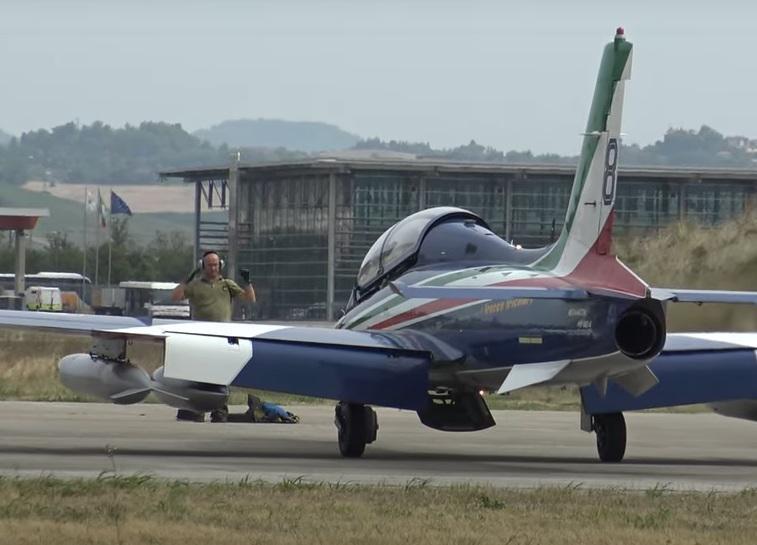 Ecco Le Frecce Tricolori La Base Al Sanzio Per I Voli Sulle Marche