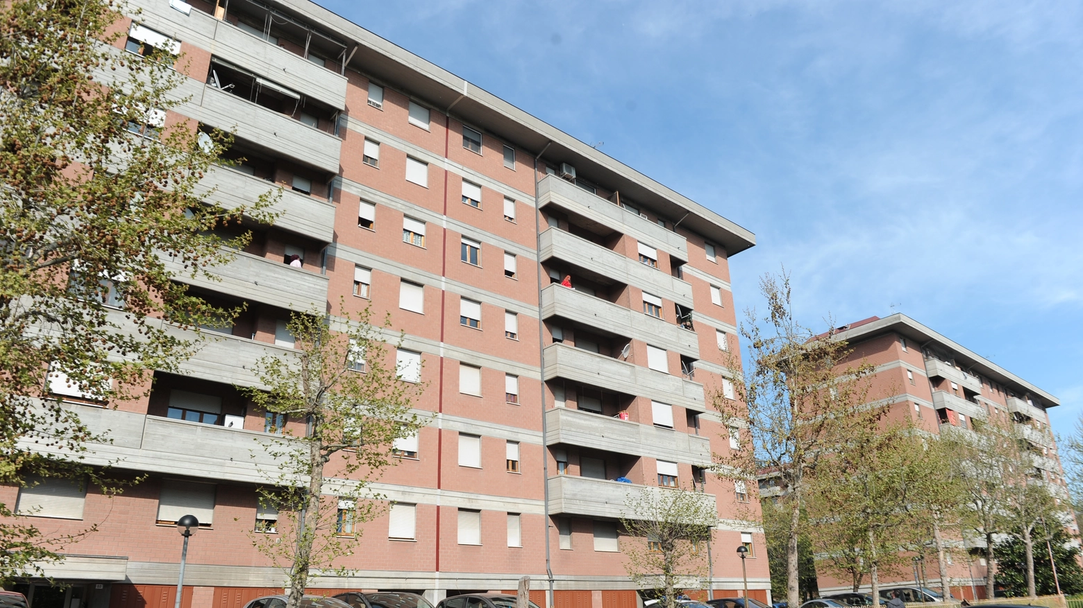 Modena: bimba di 4 anni si sporge e cade dal balcone