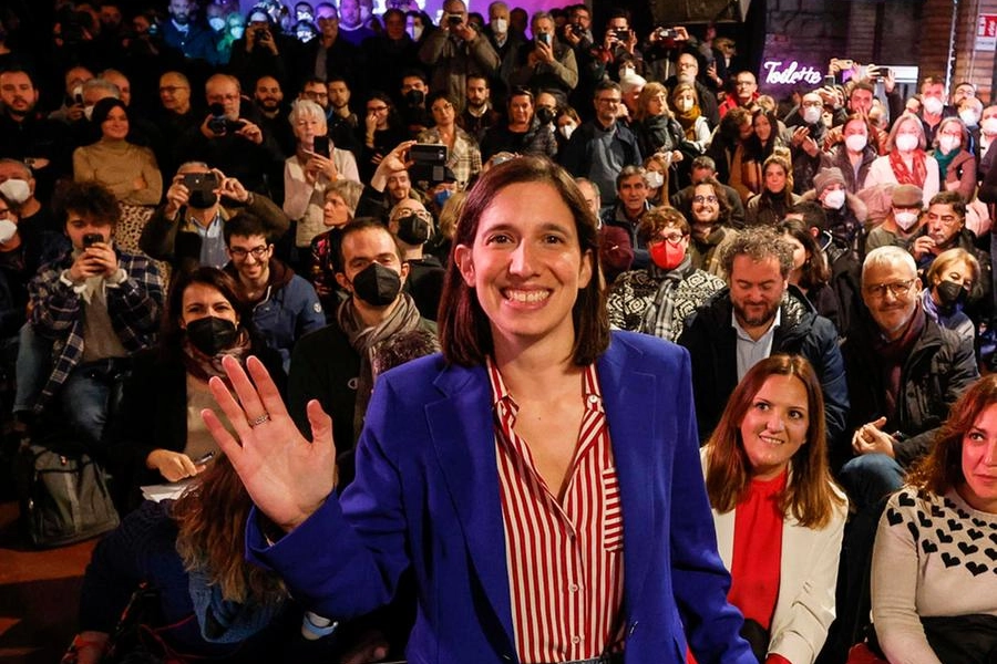 Elly Schlein in campo, l’appello delle Sardine: "Chi tiene al futuro prenda la tessera Pd"