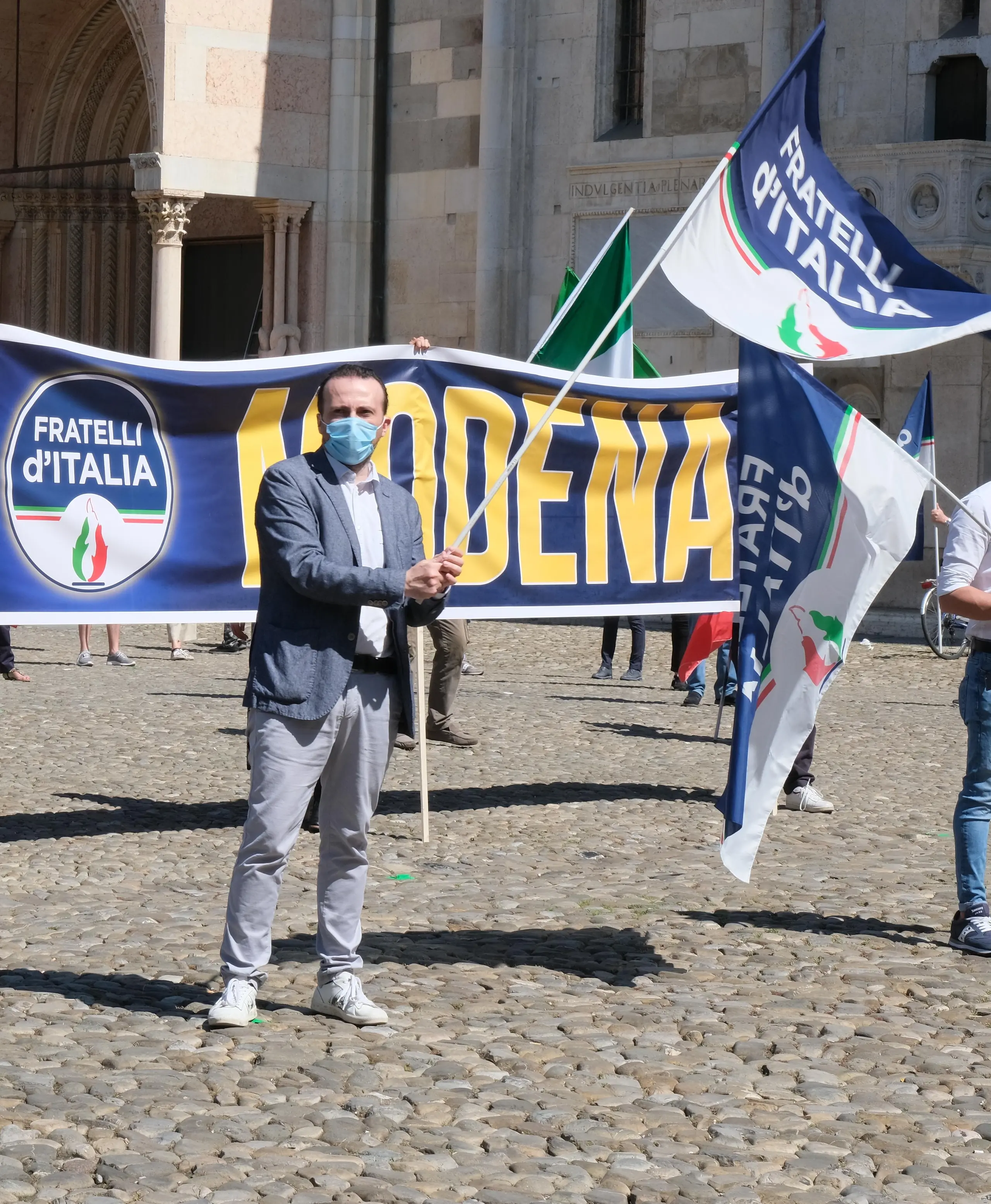 "Vergognoso alzare le tasse"