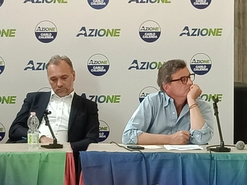 Bologna, Carlo Calenda: "Andare in piazza è troppo facile, incalziamo la destra con le proposte"