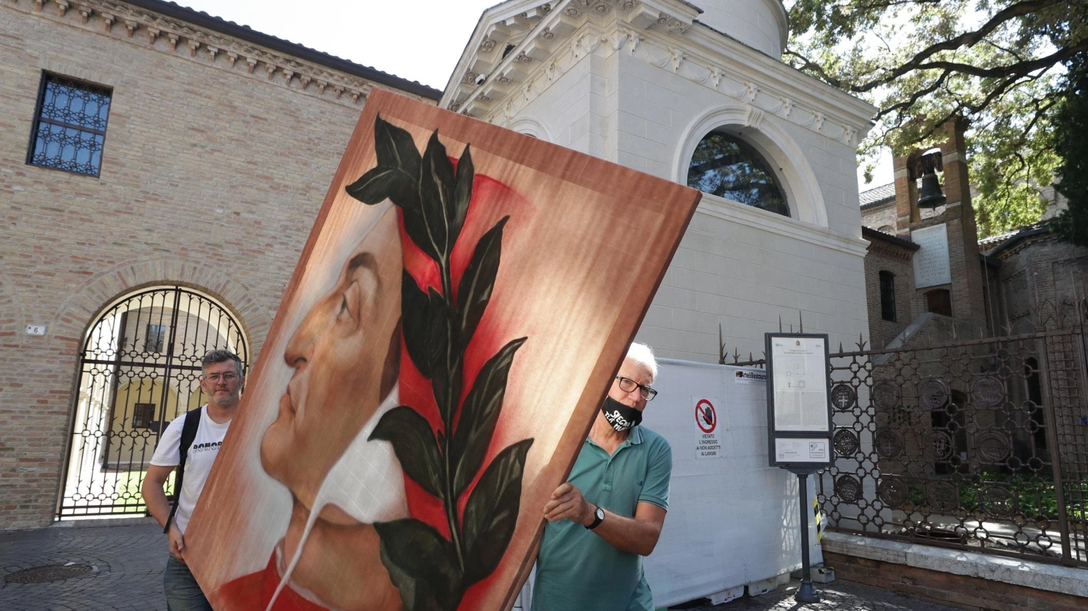 Un Maxi Profilo Di Dante Illumina La Vetrata Della Biblioteca Oriani 7651