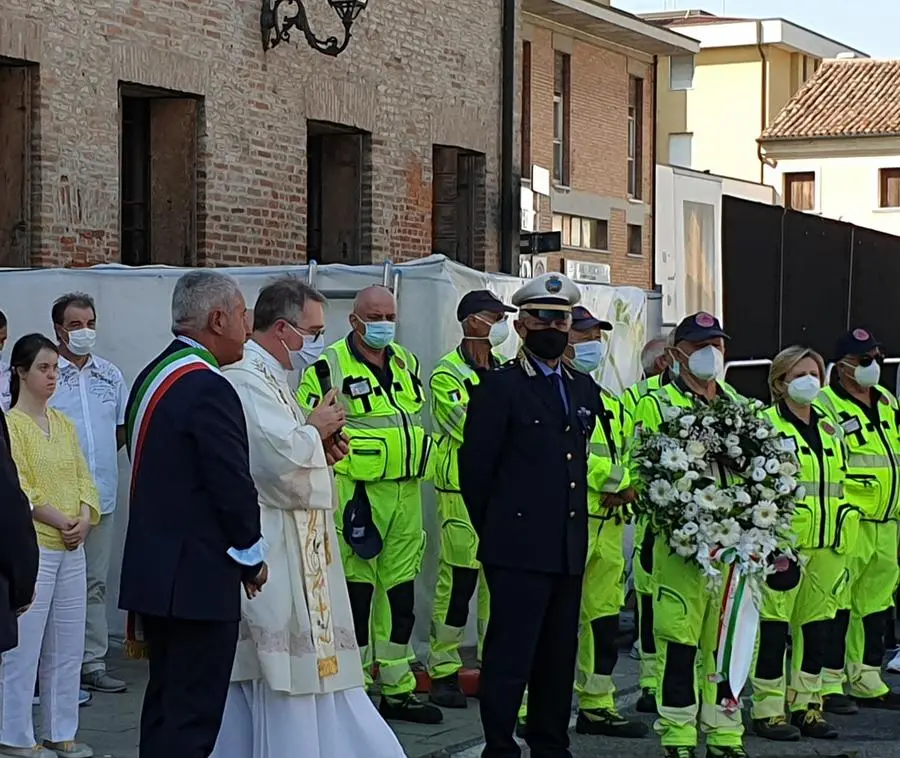 La Madonna benedice il paese