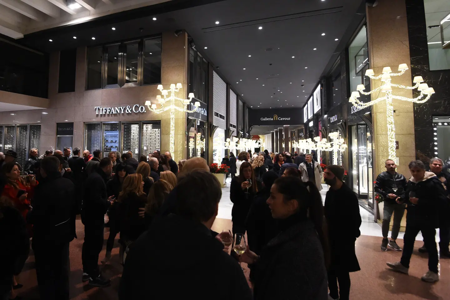 Bologna, Galleria Cavour Si Veste Di Luci Per Un Magico Natale