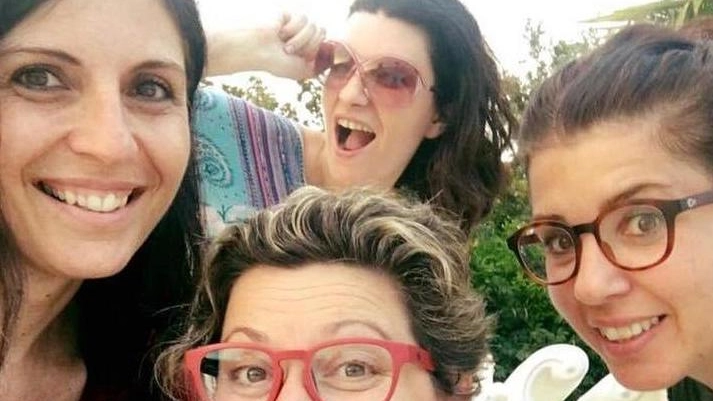 Laura Pausini con le amiche di Solarolo 