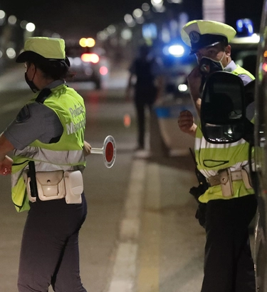 Fugge a piedi dopo l’incidente, la statale Adriatica bloccata