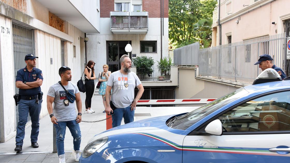 Omicidio Suicidio A Rimini Uccide La Moglie E Si Spara Le Foto Delle