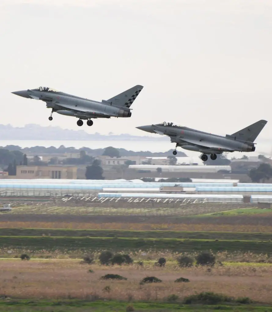 DUE BOATI IN PROVINCIA COLPA DEI CACCIA MILITARI ASCOLTA IL BOTTO DEL  CACCIA - Cronaca