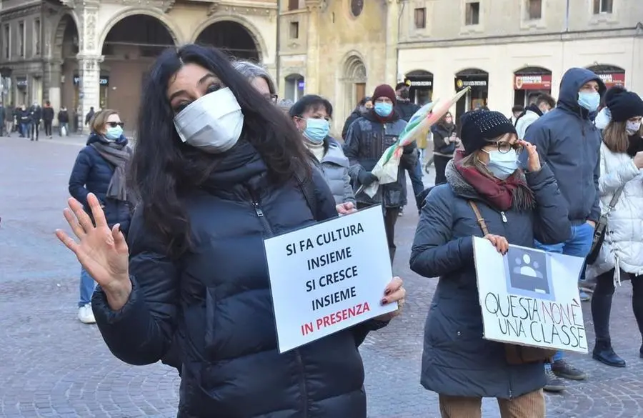 Scuola Reggio Emilia: Il Sit-in. "Riapertura Stabile E Vaccini Ai Prof"