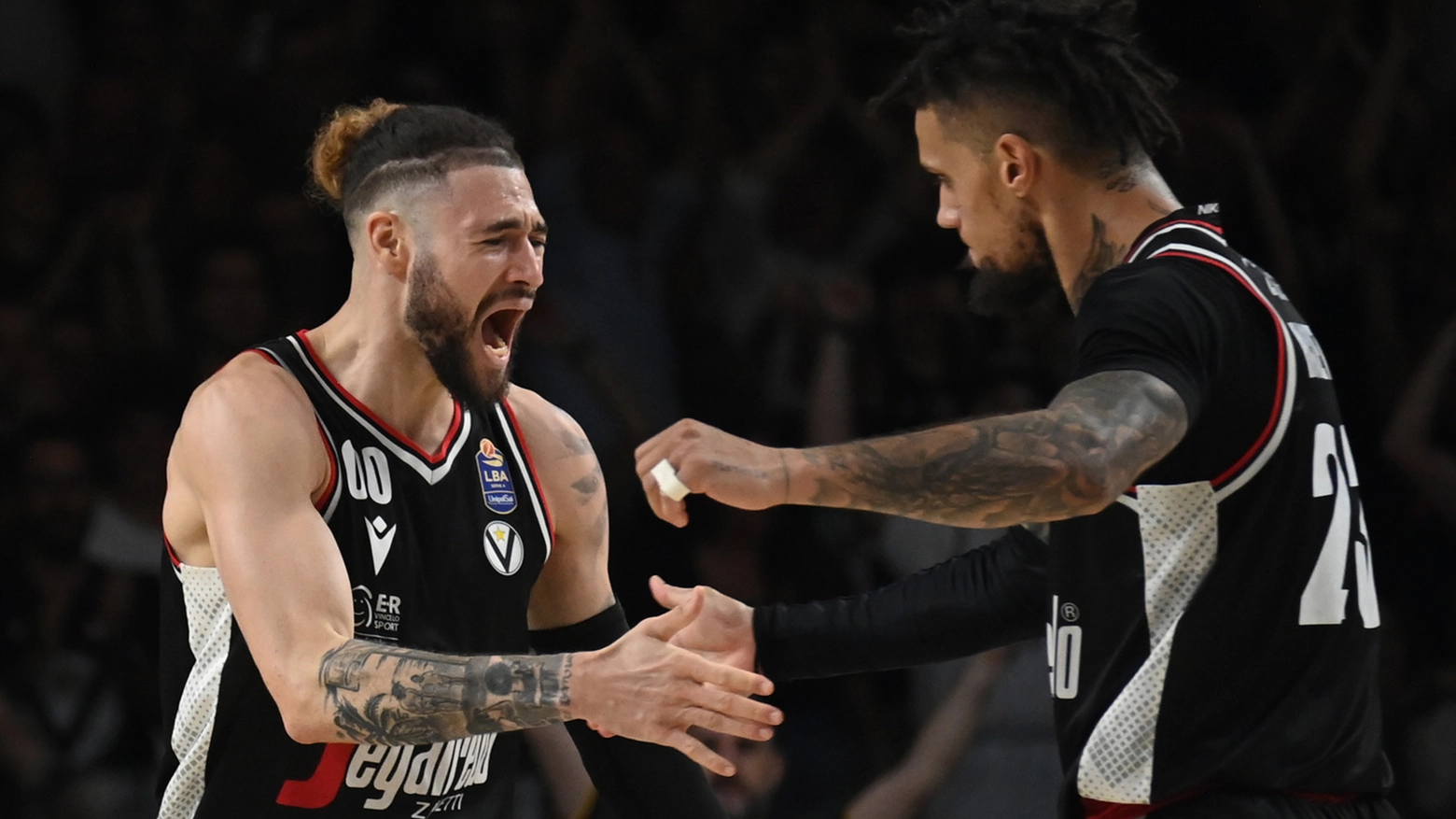 Virtus Bologna festeggia gara 6 contro Olimpia Milano