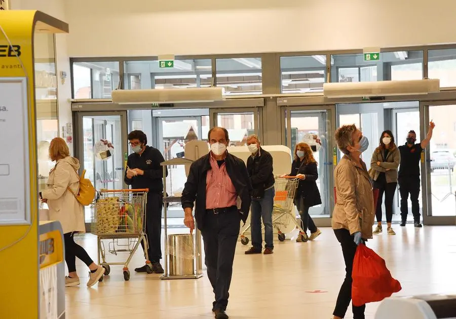 Riapertura centri commerciali. Protesta l'11 maggio: "No alla chiusura nel weekend"