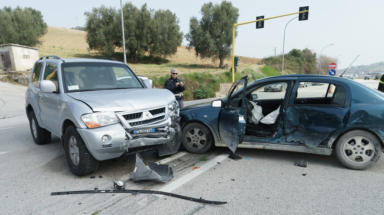 Schianto In Superstrada: Feriti Madre E Due Figli