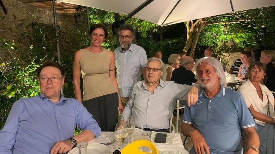 Sgarbi a cena coi sindaci di Rocca e Portico