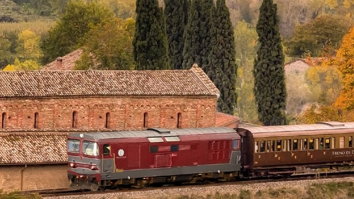 Il Treno di Dante accanto a Pieve del Tho, a Brisighella