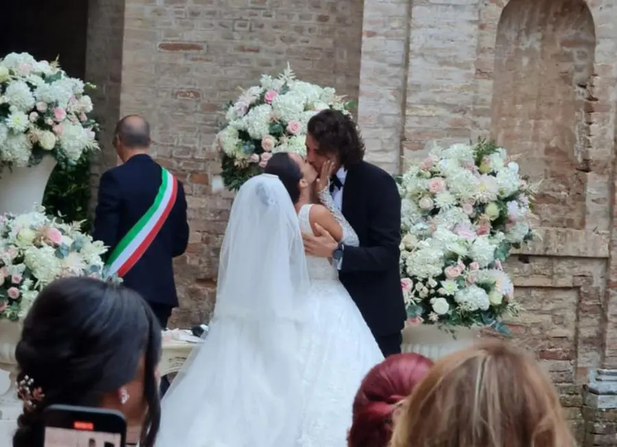 Tamberi, il matrimonio con la sua Chiara: sfilata di invitati vip