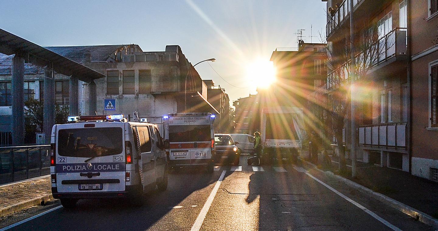 Pesaro Incidente In Scooter Enne Abbagliata Dal Sole