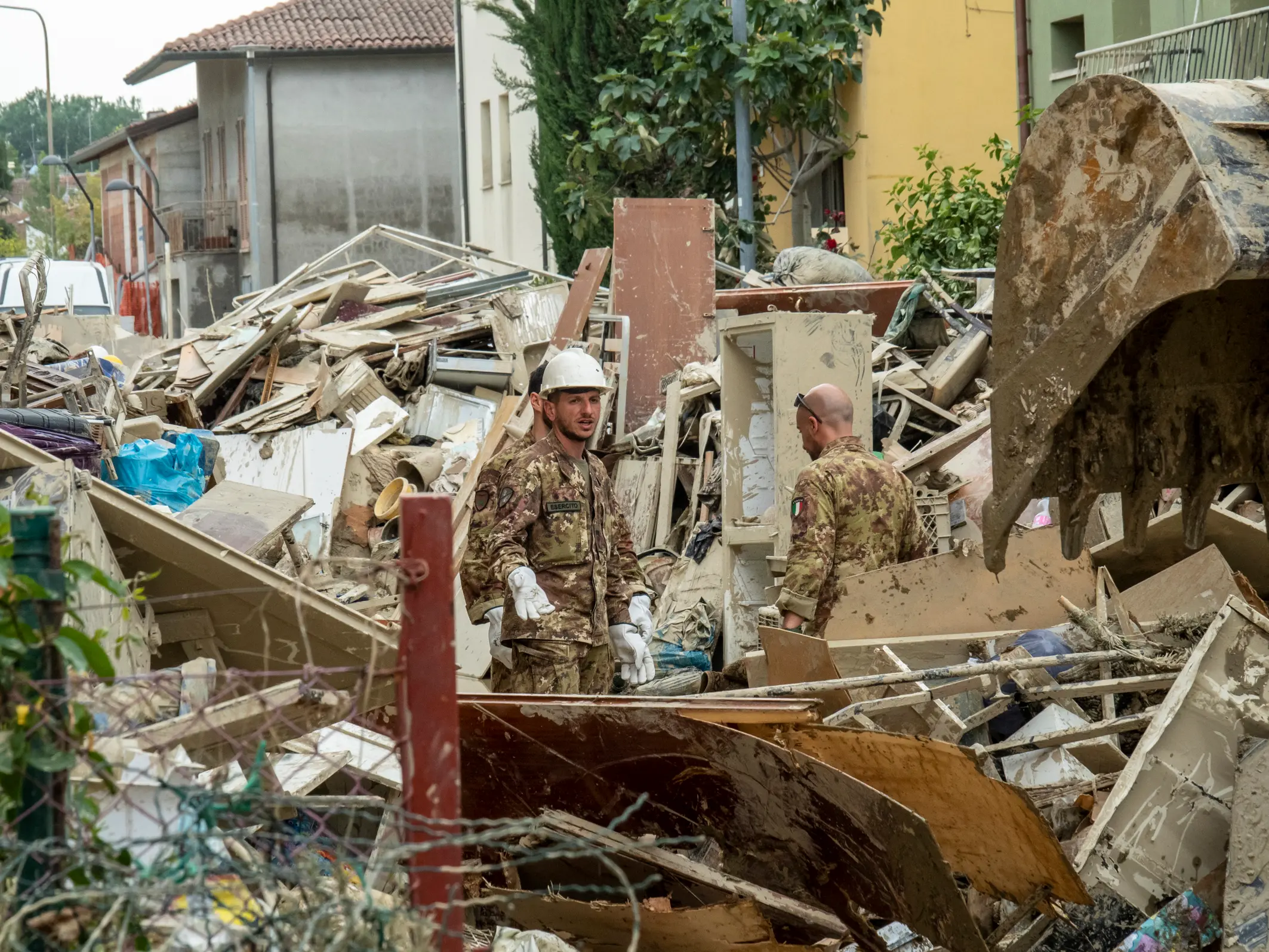 Gli aiuti per gli alluvionati sui social: dai consigli su come recuperare  le foto ai mobili in regalo