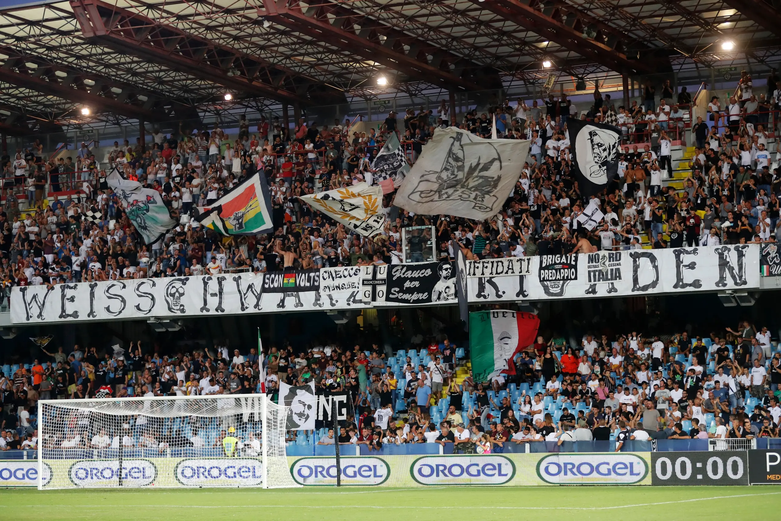 Giulianova Cesena scontri, Daspo per cinque tifosi bianconeri