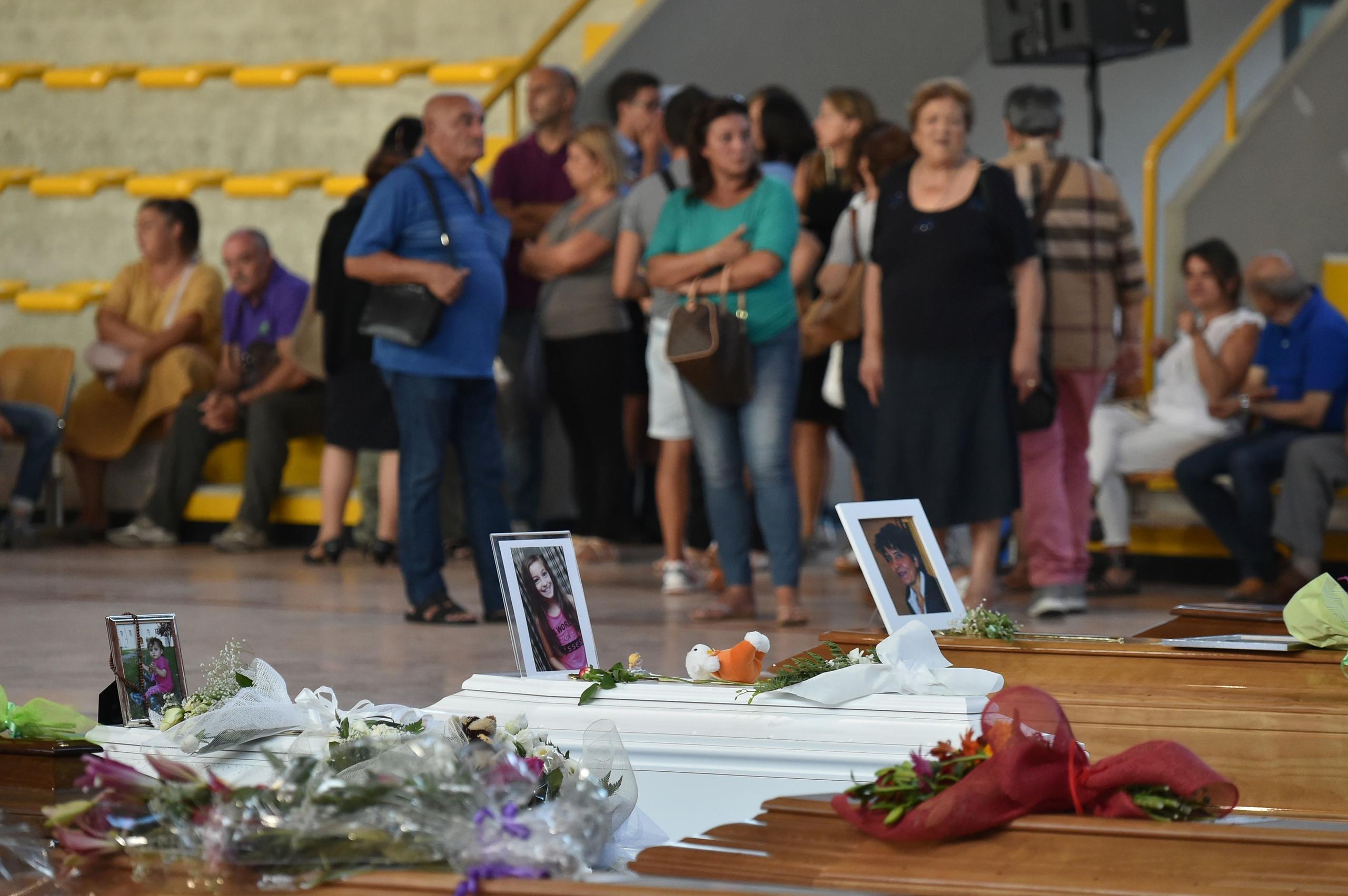 Terremoto I Funerali Delle Vittime Dell Ascolano Foto