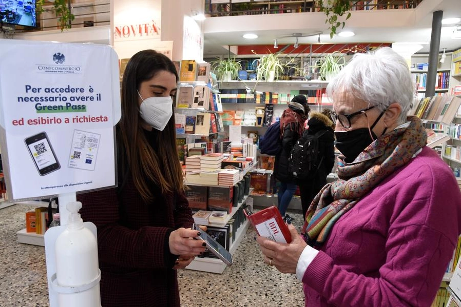 Green pass base richiesto anche in libreria (Calavita)