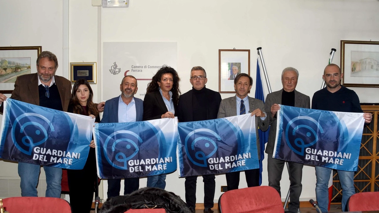 I sindaci Maria Bugnoli (Goro), Pierluigi Negri (Comacchio), Massimo Genari (consorzio Conuno) durante l’incontro in camera di commercio