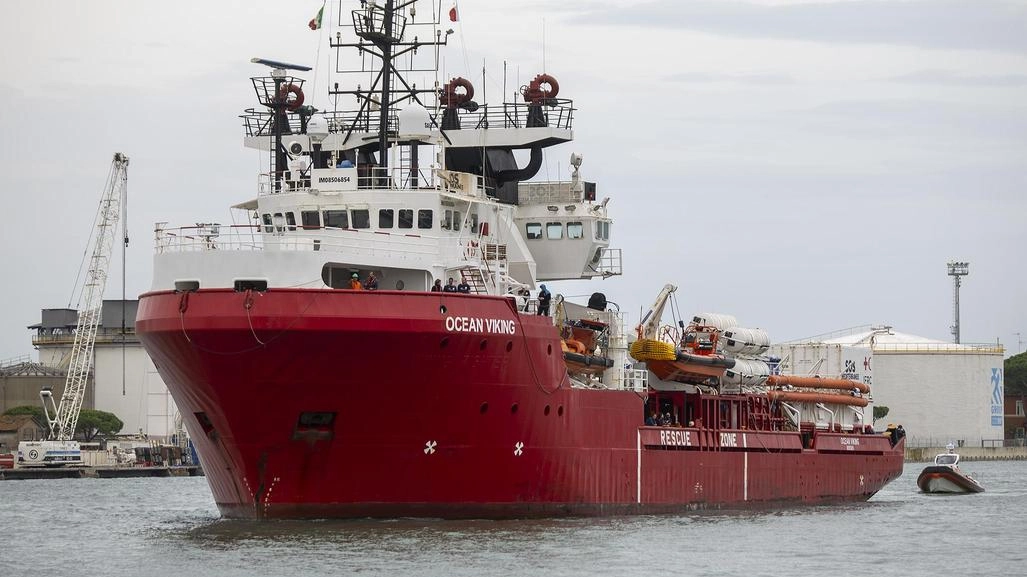 L’Ocean Viking. Sbarcati 47 migranti. Sono arrivati  alla Fabbrica Vecchia