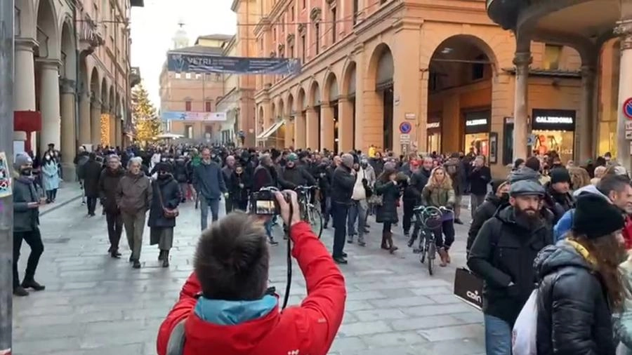 Corteo no Green pass e no vax a Bologna