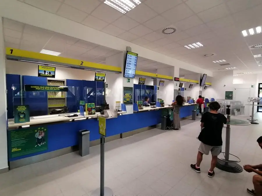 Poste via dell'Artigiano Bologna, l'ufficio riapre dopo i lavori