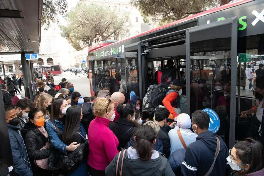 Sciopero 8 marzo 2022: treni, mezzi pubblici, aerei. Orari e servizi a rischio